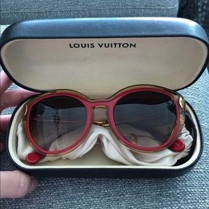 Auth Louis Vuitton sunglasses